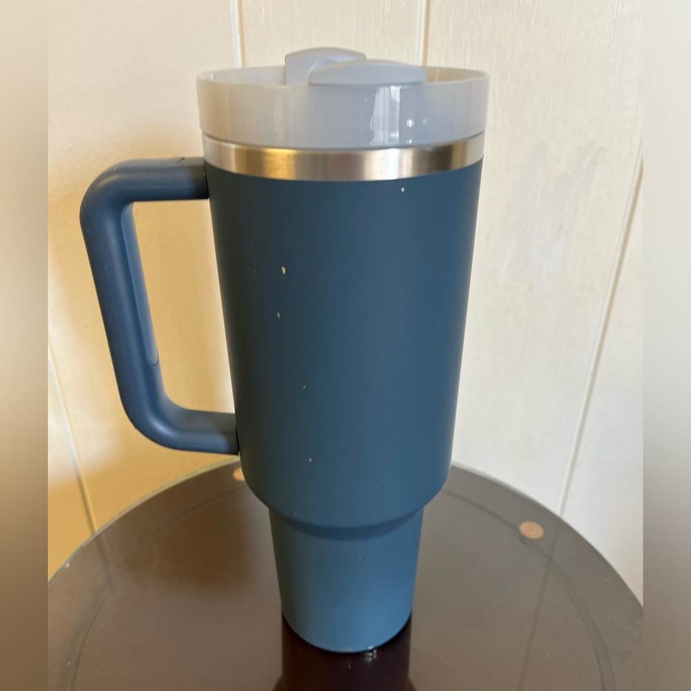 Stanley Blue 40oz - Picture 4 of 9